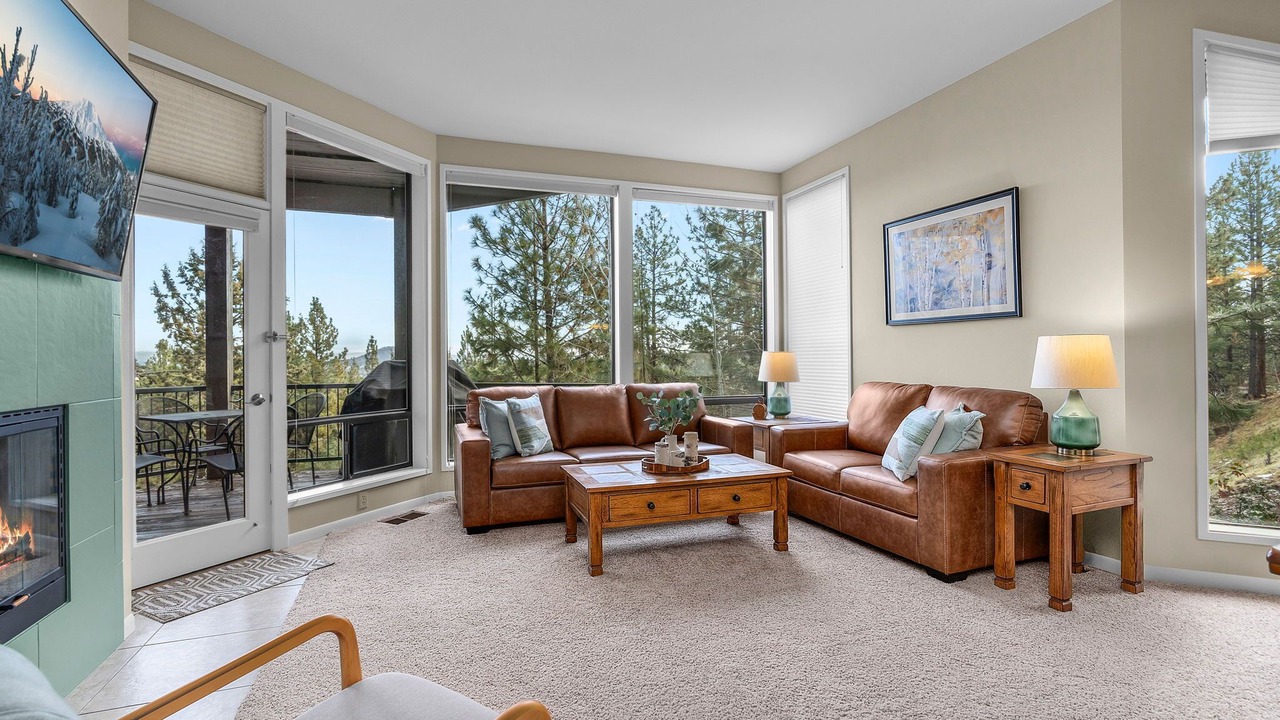 Photo of Livingroom in Century West