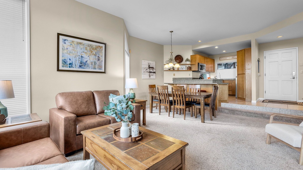 Photo of Livingroom in Century West