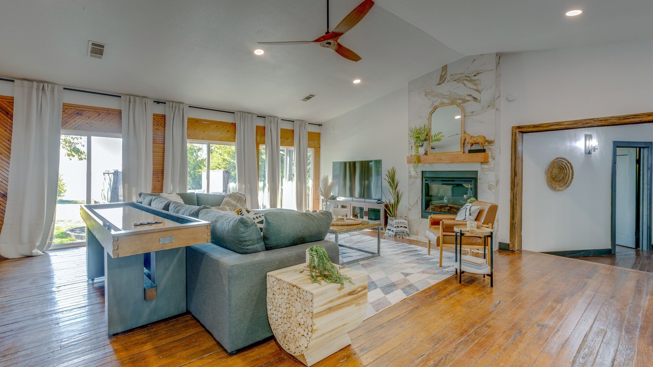 Photo of Livingroom in Lavon