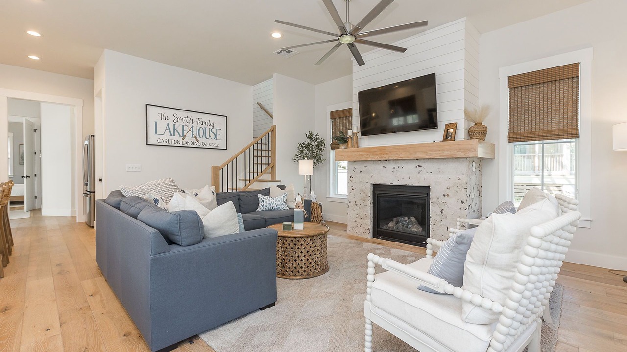 Photo of Livingroom in Carlton Landing