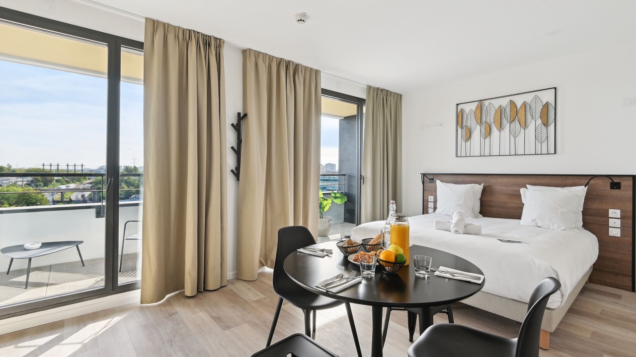 Photo of Bedroom in Colombes