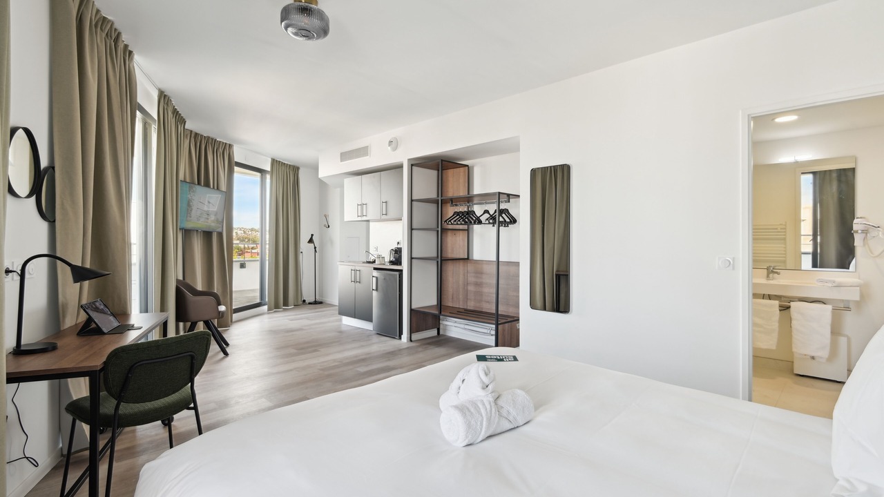 Photo of Bedroom in Colombes