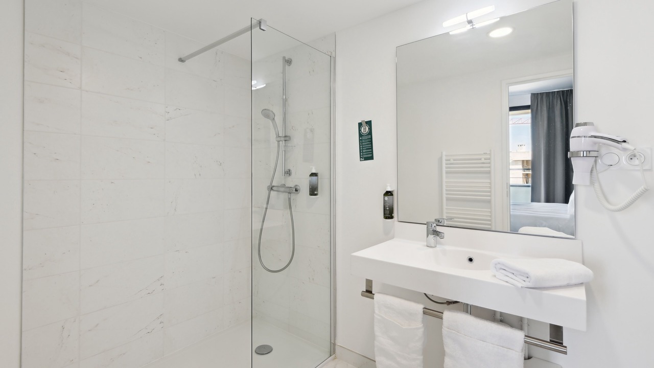 Photo of Bathroom in Colombes