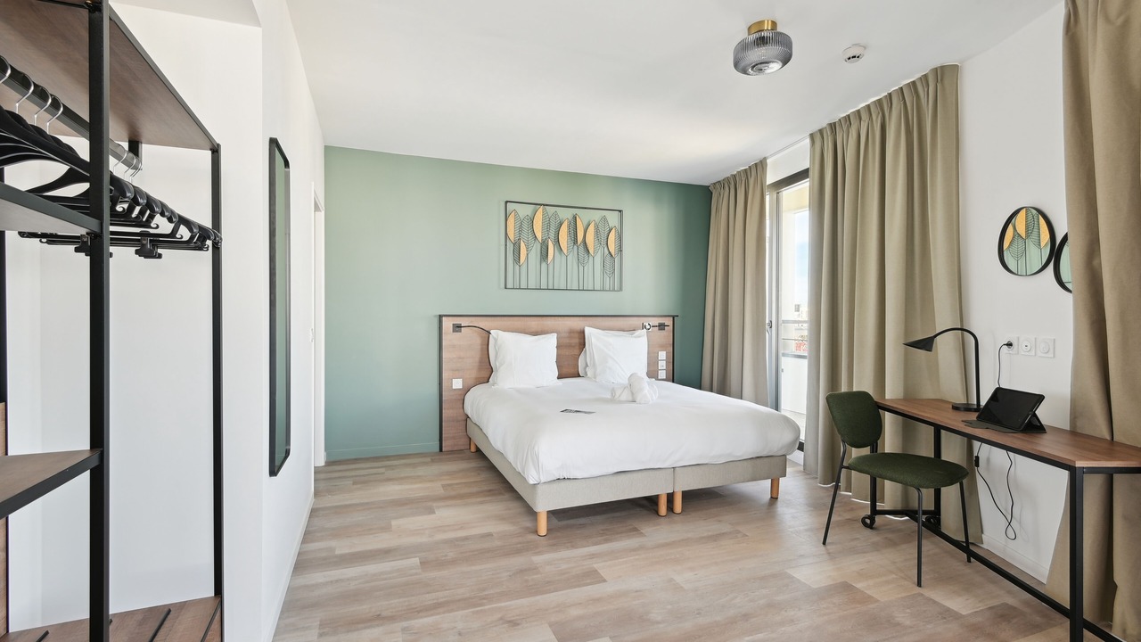Photo of Bedroom in Colombes
