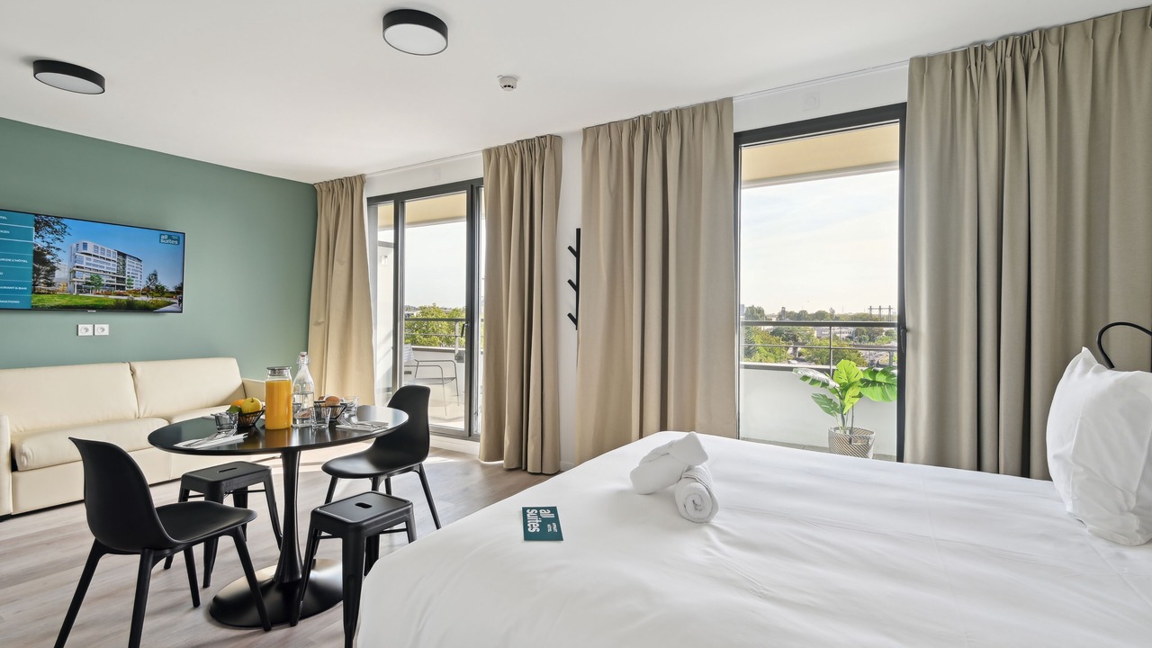 Photo of Bedroom in Colombes