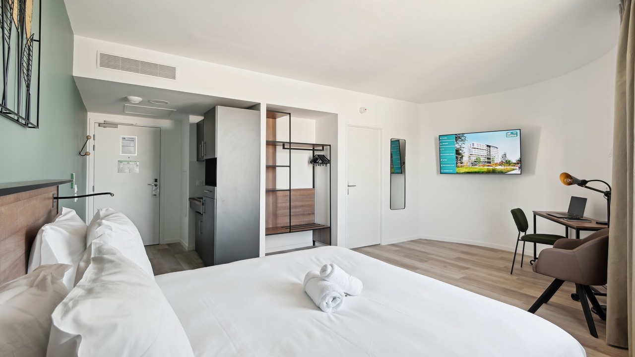 Photo of Bedroom in Colombes
