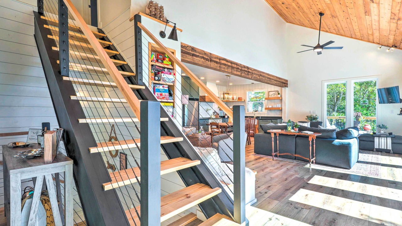 Photo of Livingroom in Arrow Point