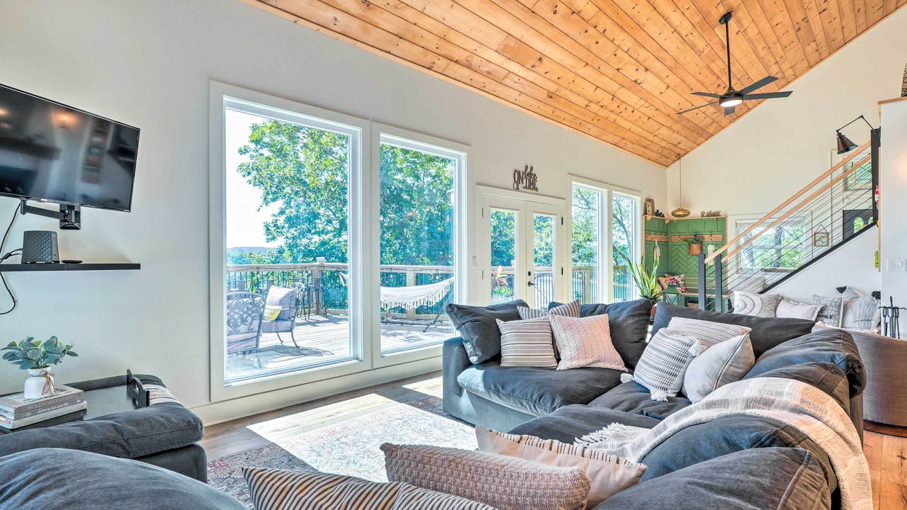 Photo of Livingroom in Arrow Point