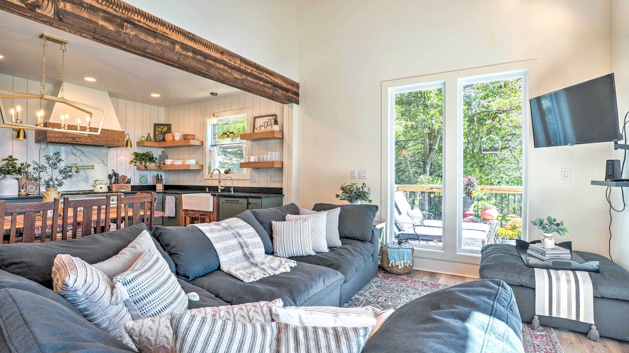 Photo of Livingroom in Arrow Point