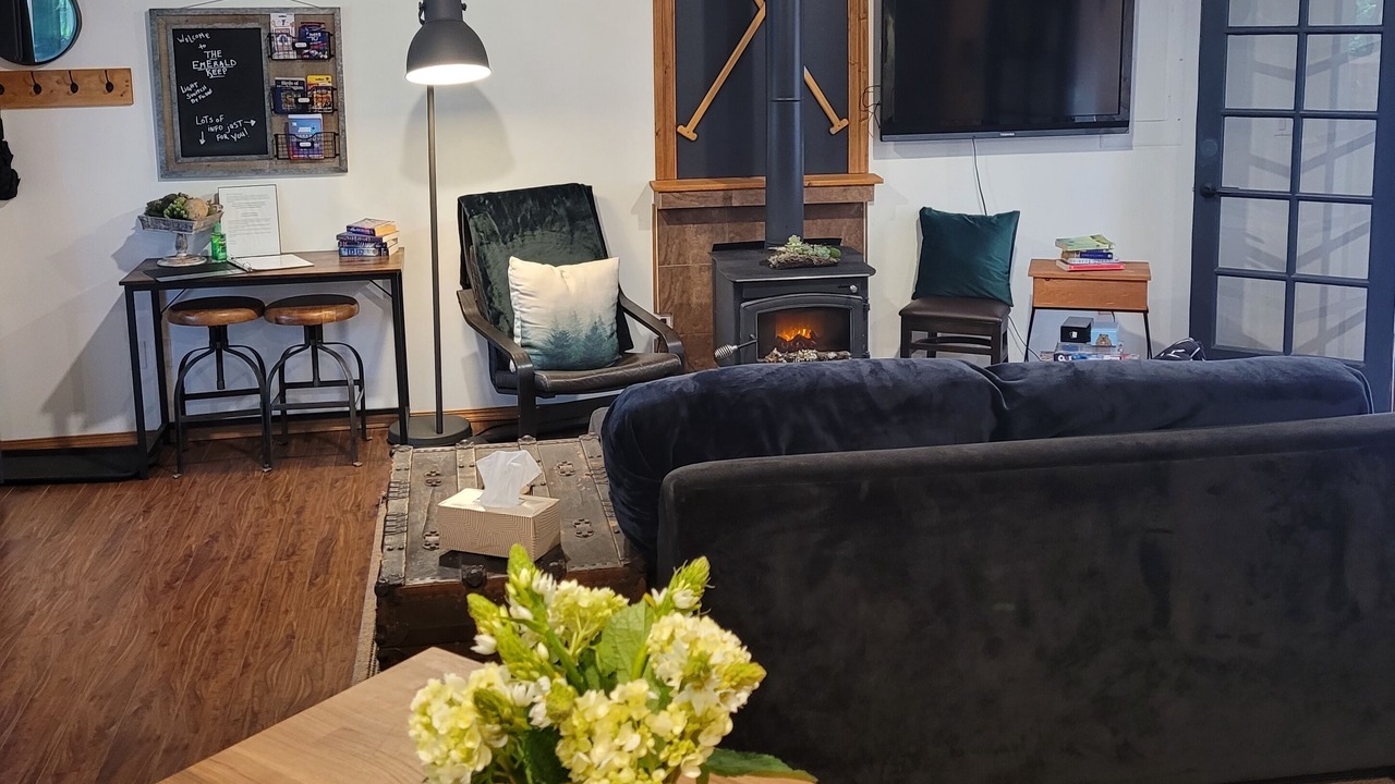 Photo of Livingroom in Grapeview