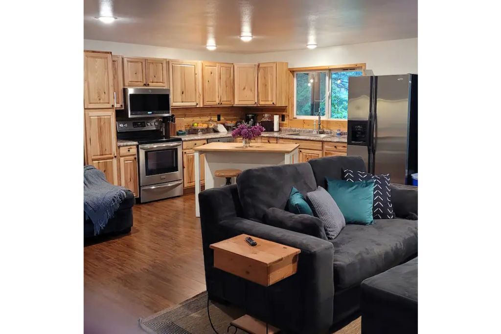 Photo of Livingroom in Grapeview