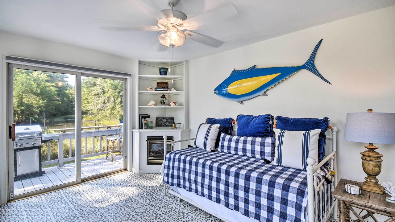 Photo of Livingroom in Deltaville