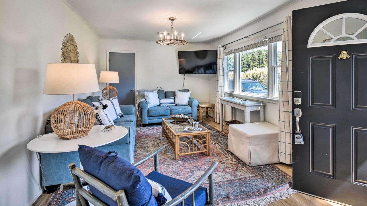 Photo of Livingroom in Deltaville