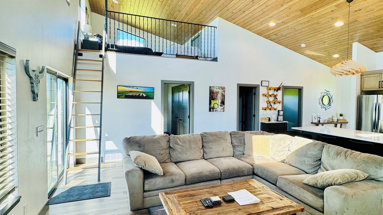 Photo of Livingroom in Big Horn County