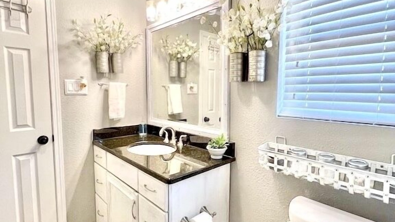 Photo of Bathroom in Canyon Lake
