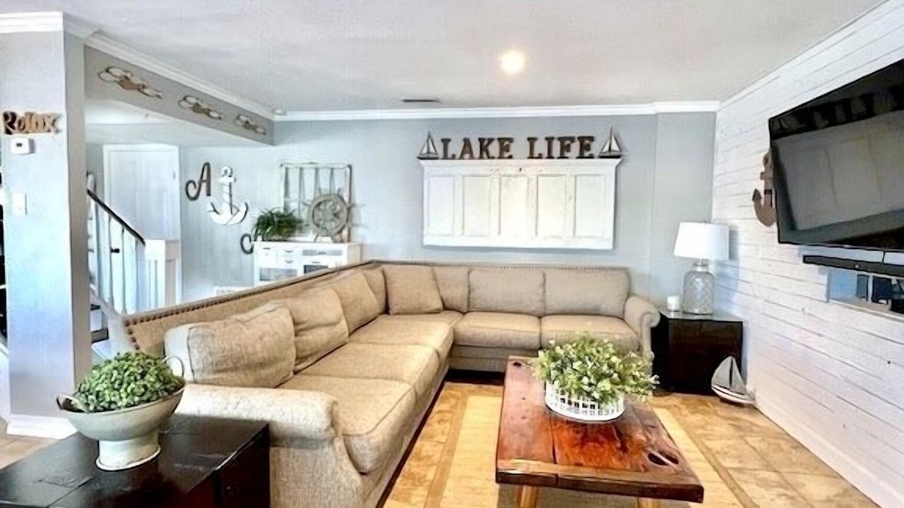 Photo of Livingroom in Canyon Lake