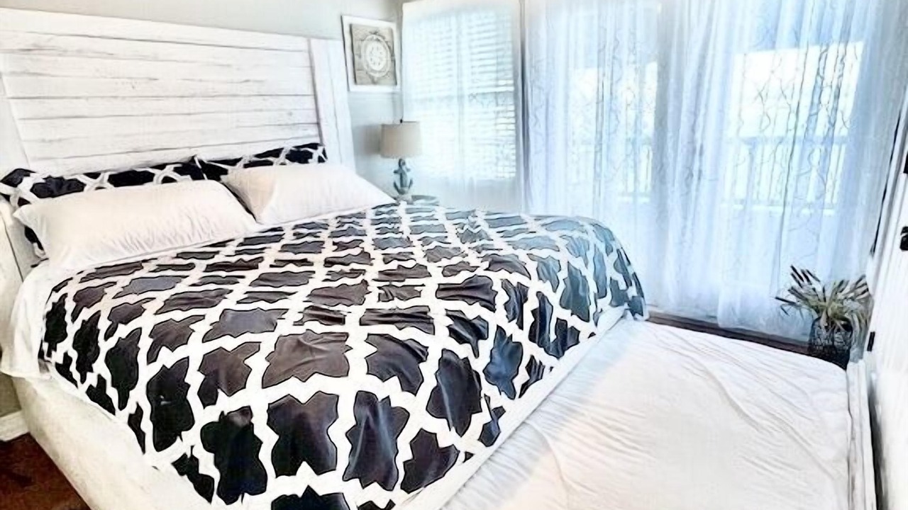 Photo of Bedroom in Canyon Lake
