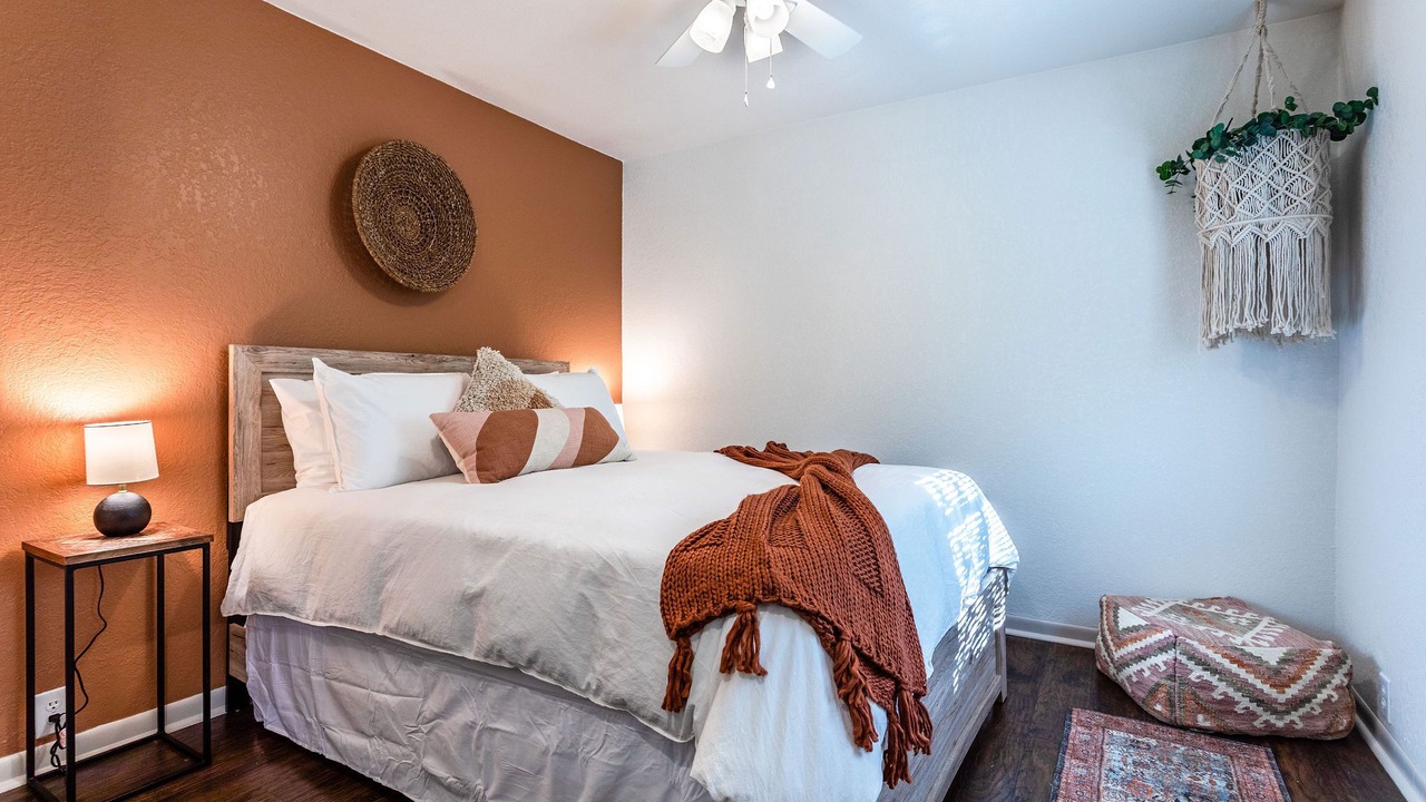 Photo of Bedroom in Lacy-Lakeview