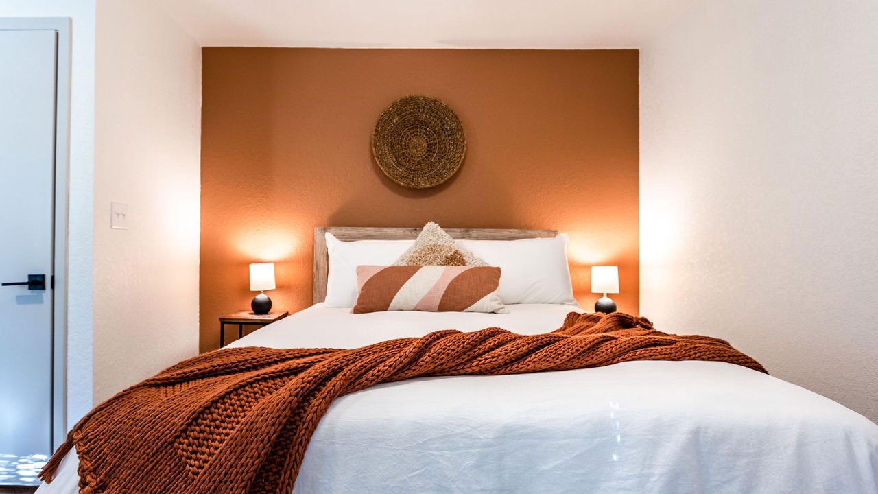 Photo of Bedroom in Lacy-Lakeview