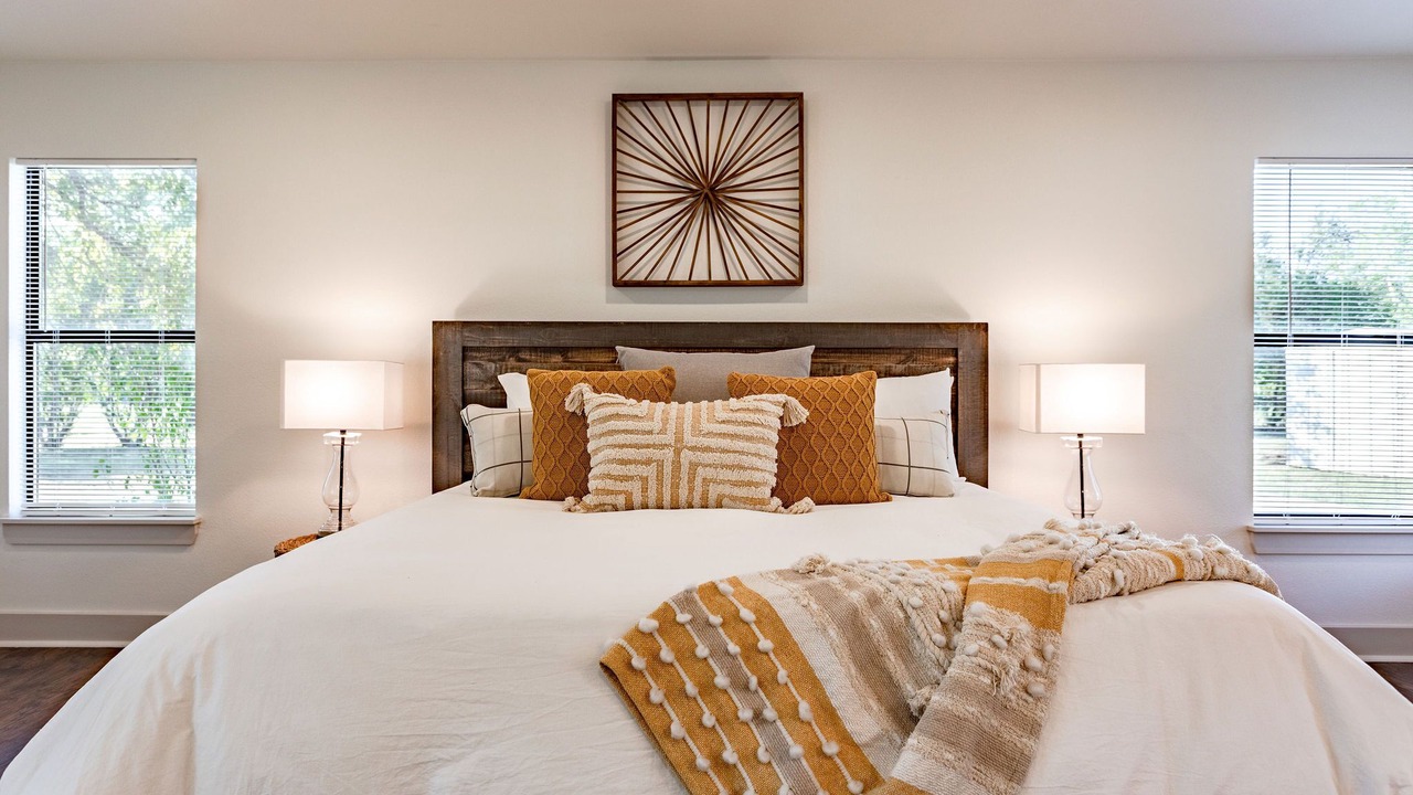 Photo of Bedroom in Lacy-Lakeview