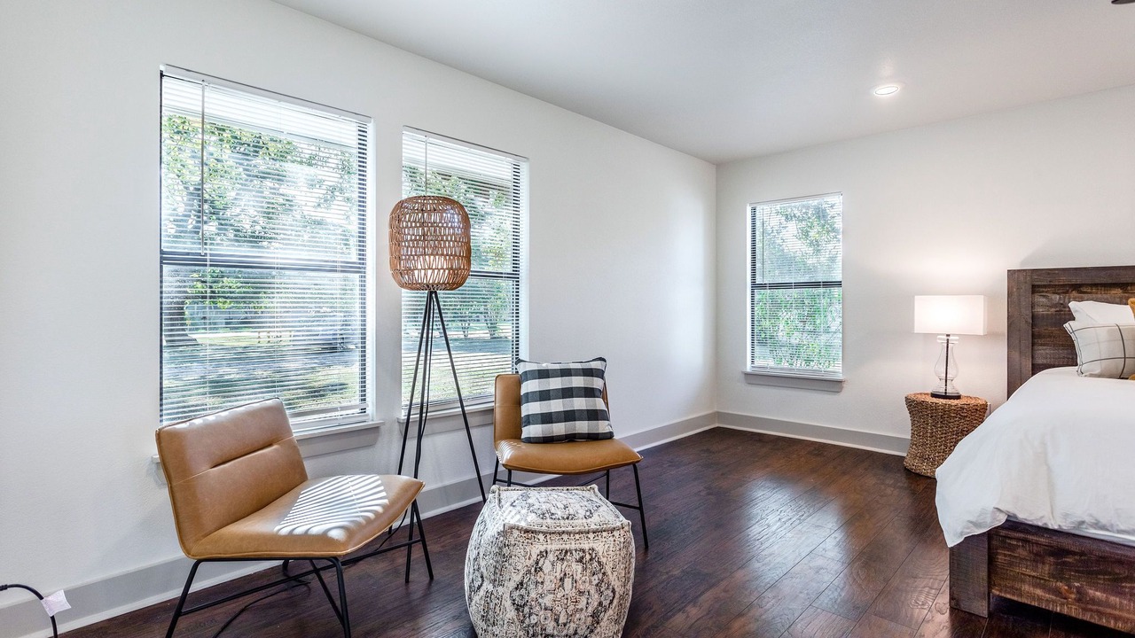Photo of Bedroom in Lacy-Lakeview