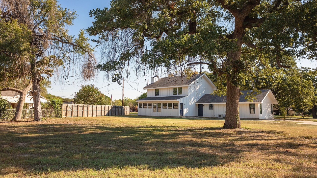 Photo of Outdoor in Lacy-Lakeview