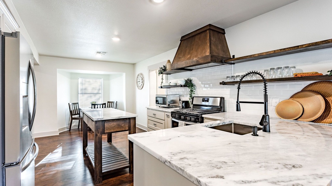 Photo of Kitchen in Lacy-Lakeview