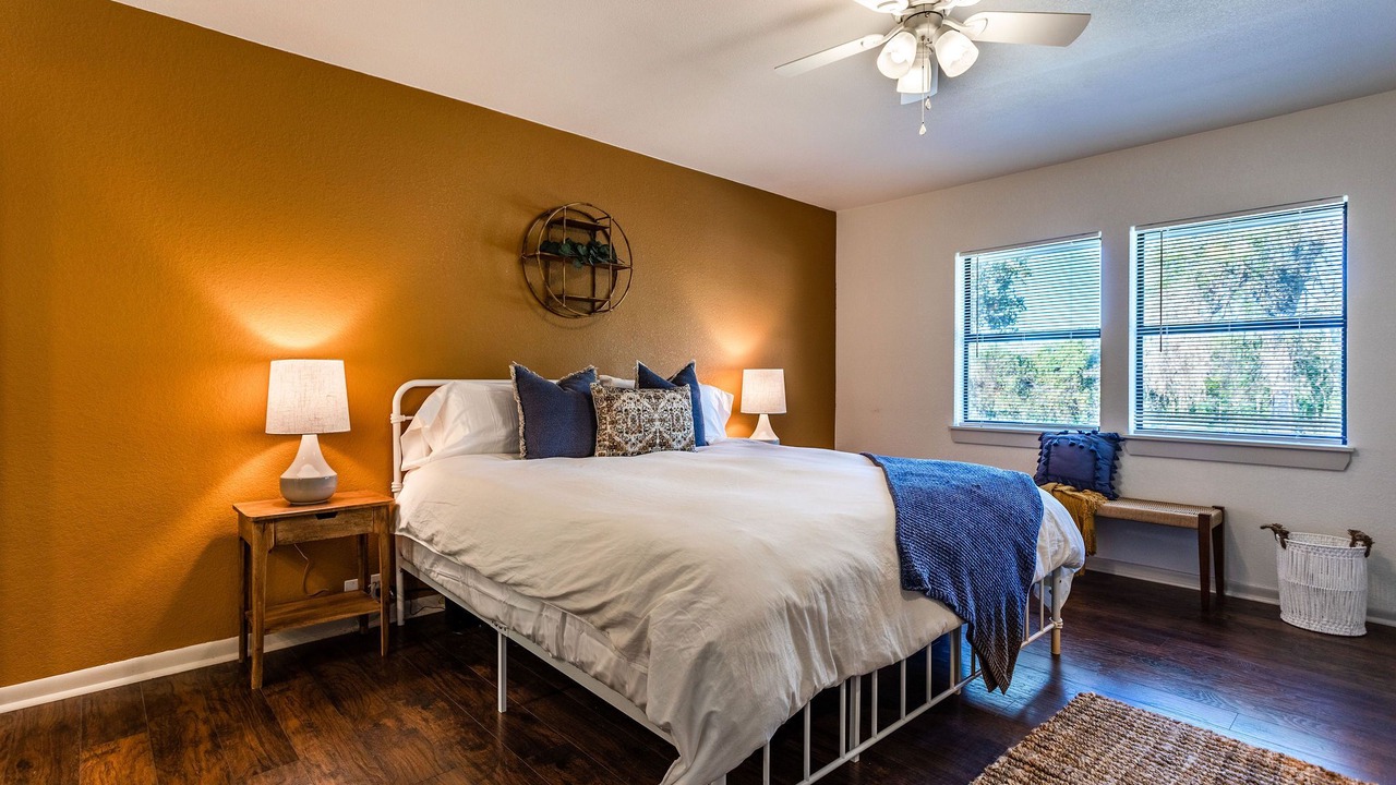Photo of Bedroom in Lacy-Lakeview