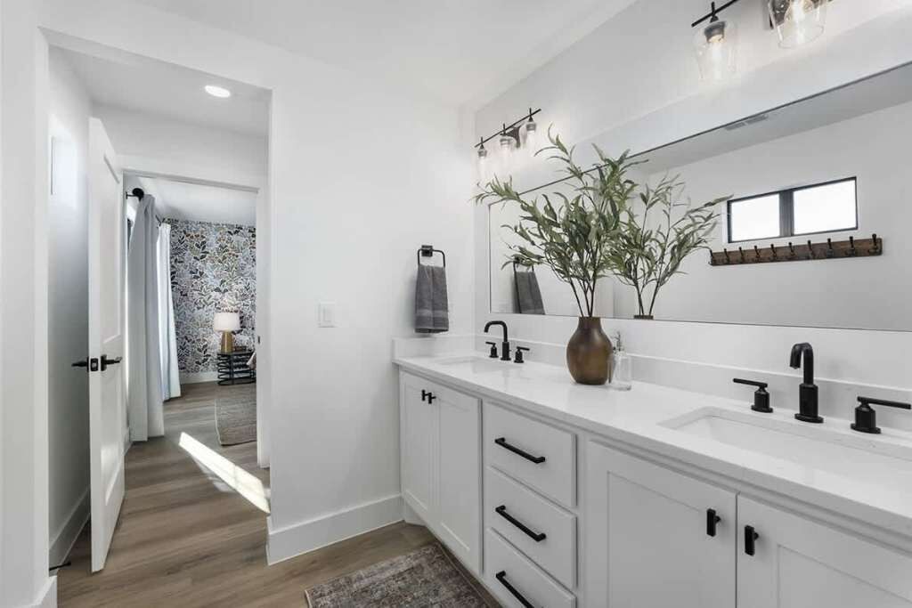 Photo of Bathroom in Canyon Lake