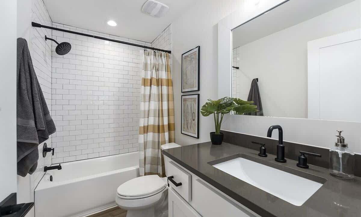 Photo of Bathroom in Canyon Lake