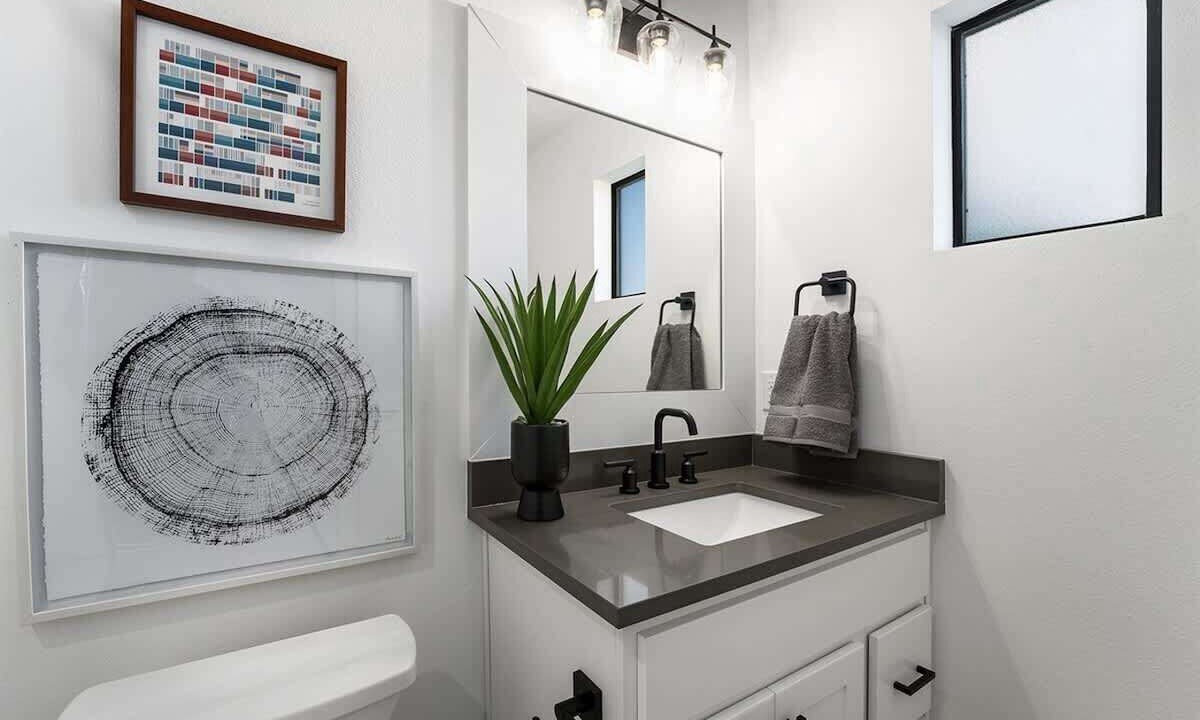Photo of Bathroom in Canyon Lake