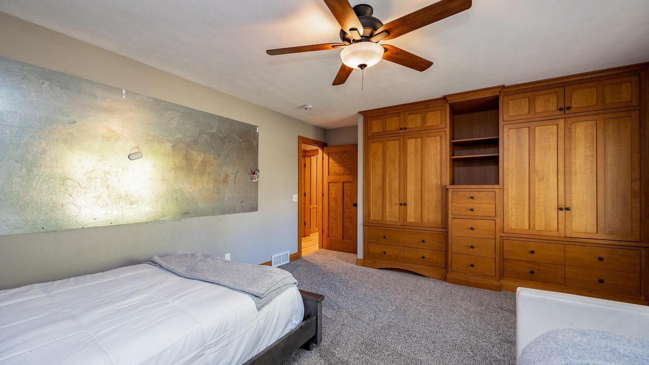 Photo of Bedroom in Robins