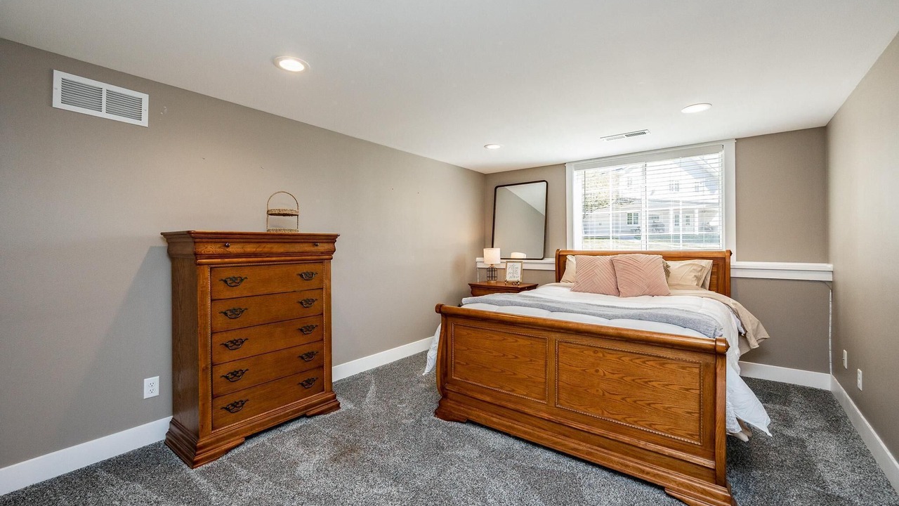 Photo of Bedroom in Robins