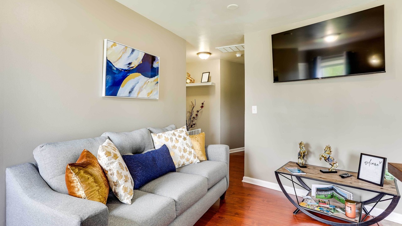 Photo of Livingroom in Bashford Manor