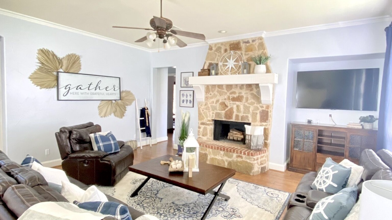 Photo of Livingroom in Northwest Carrollton