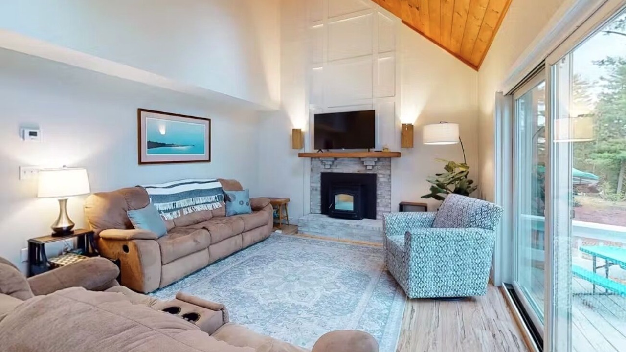 Photo of Livingroom in Alton Bay