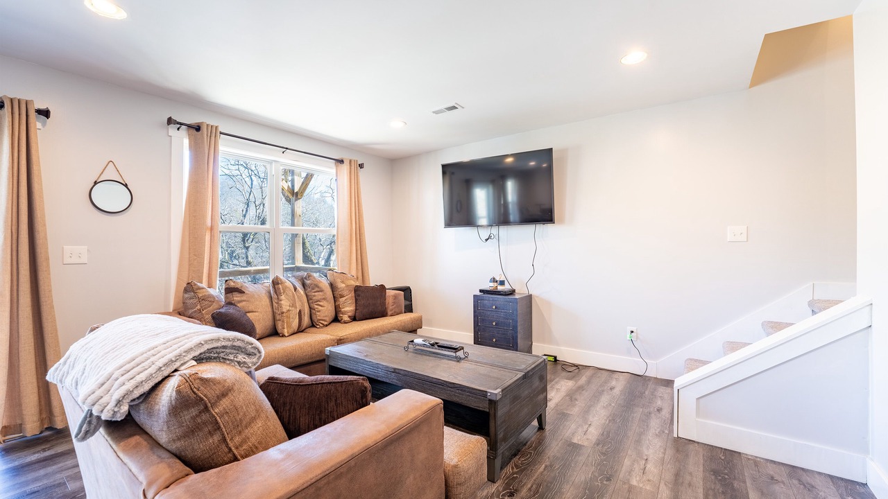 Photo of Livingroom in Flat Hollow Marina