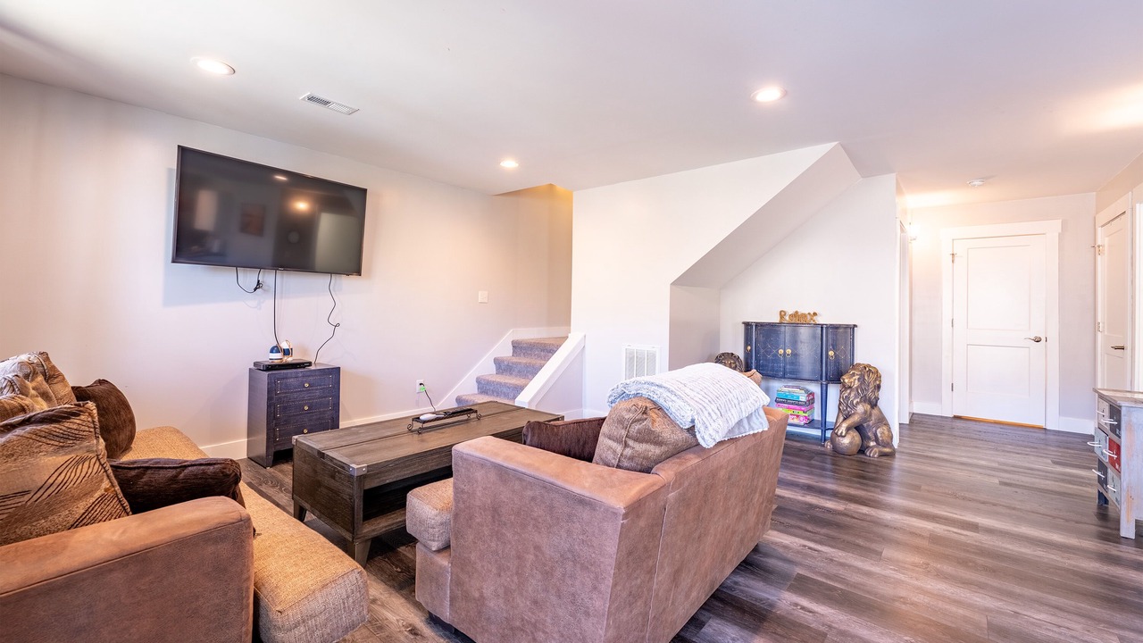 Photo of Livingroom in Flat Hollow Marina
