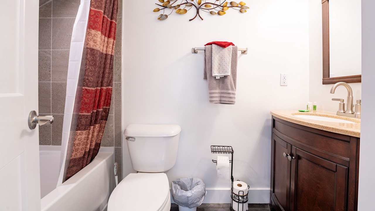 Photo of Bathroom in Flat Hollow Marina