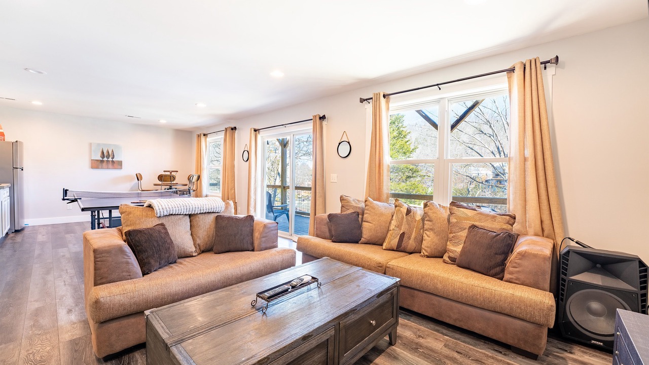 Photo of Livingroom in Flat Hollow Marina