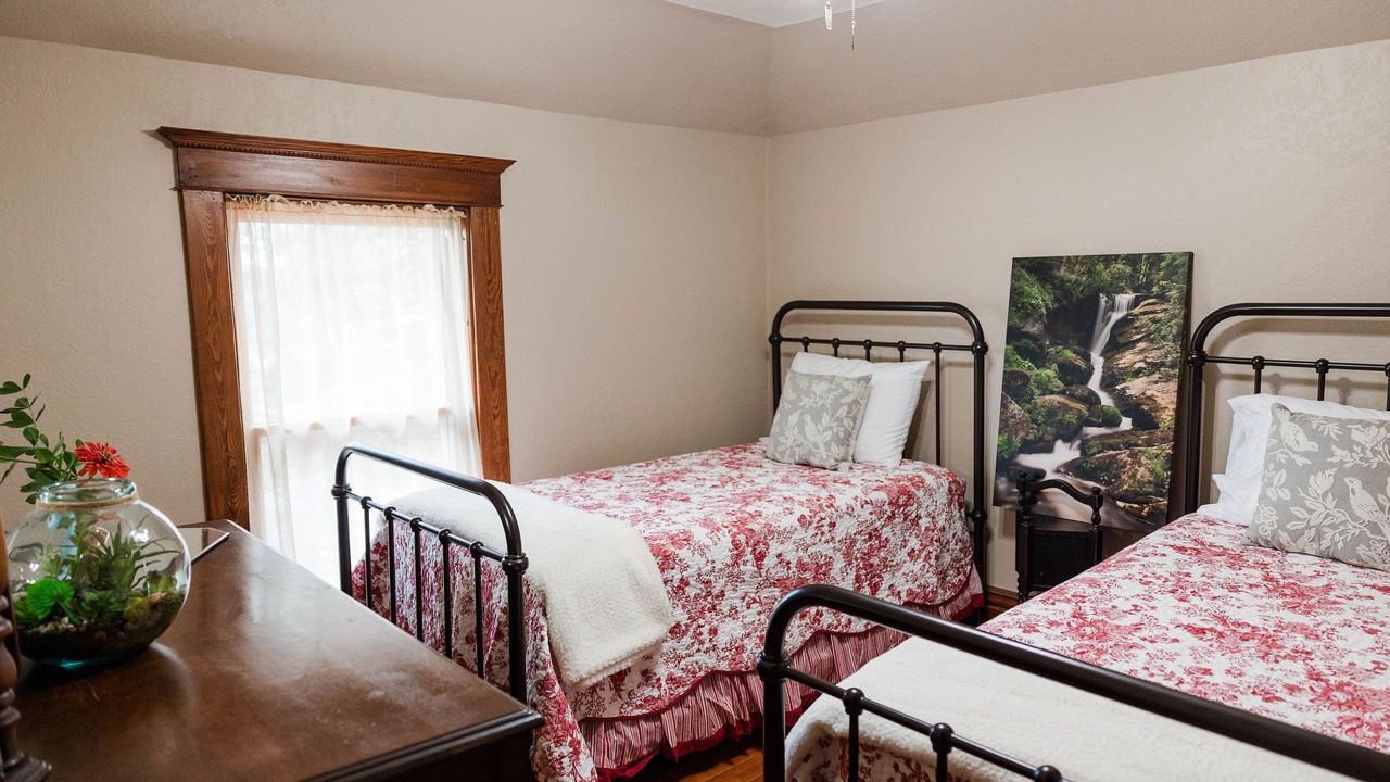 Photo of Bedroom in Squaw