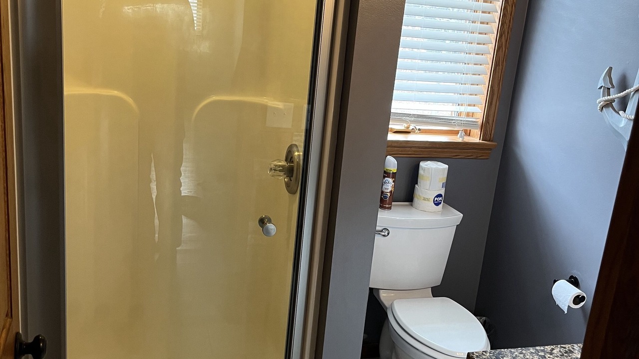 Photo of Bathroom in Pigeon
