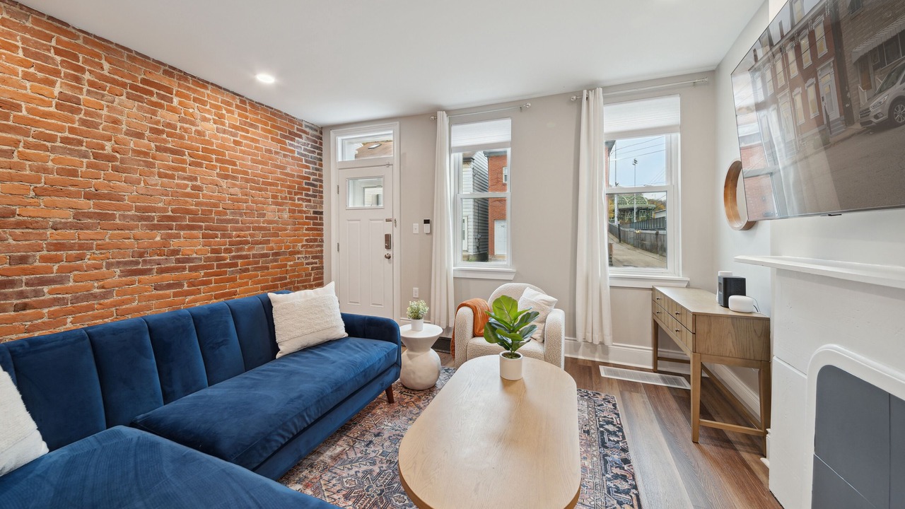 Photo of Livingroom in South Side Flats