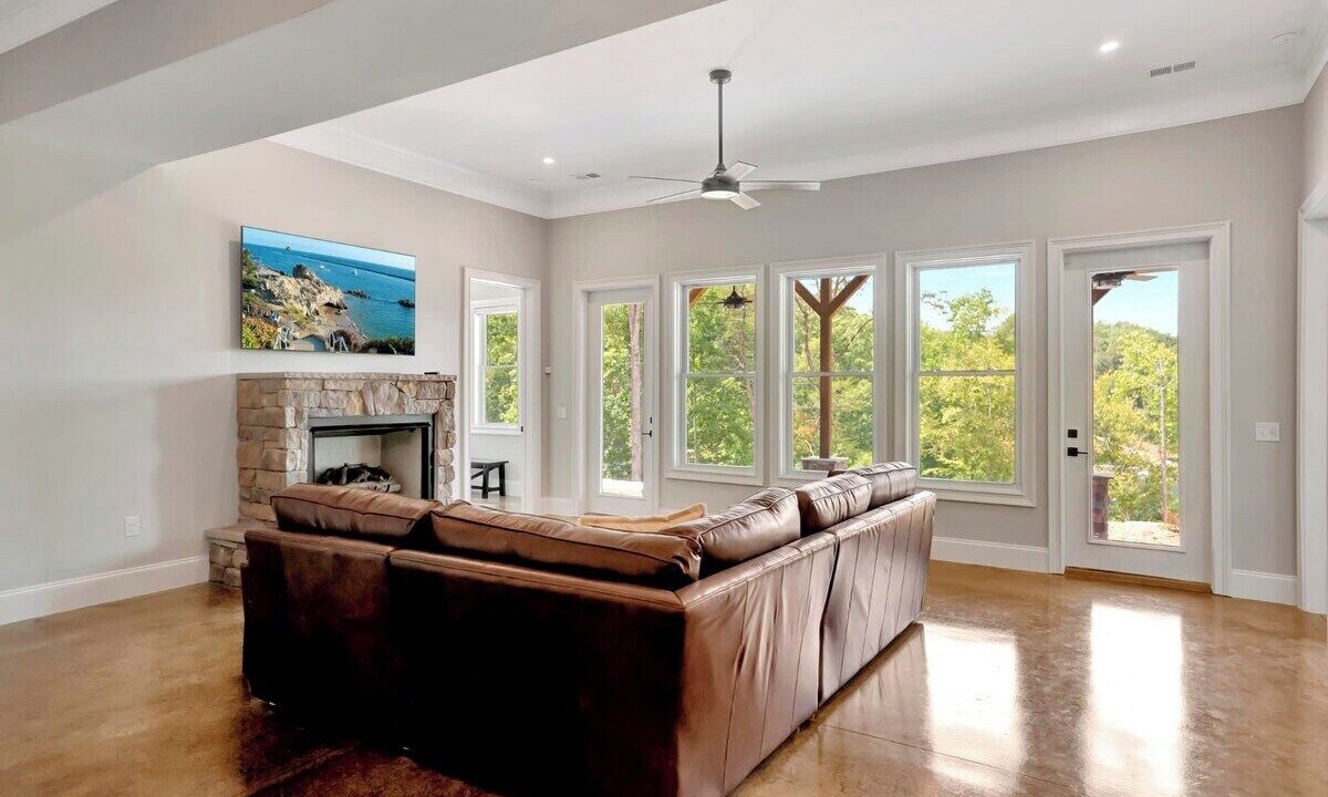 Photo of Livingroom in Six Mile