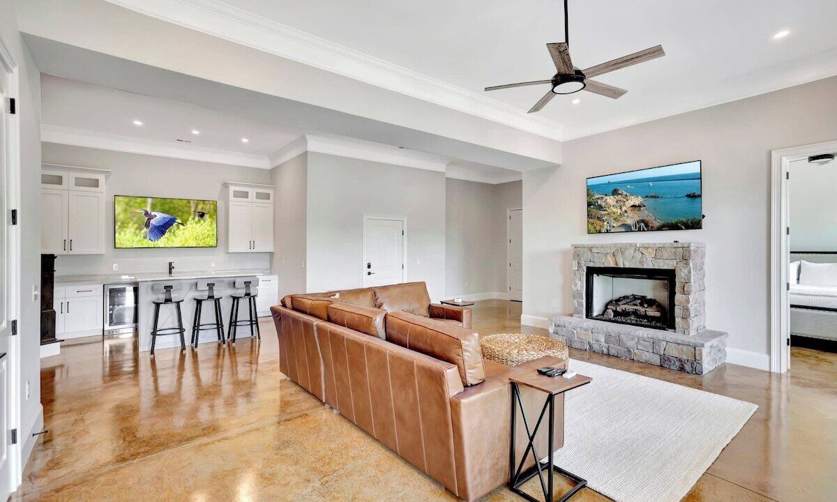 Photo of Livingroom in Six Mile