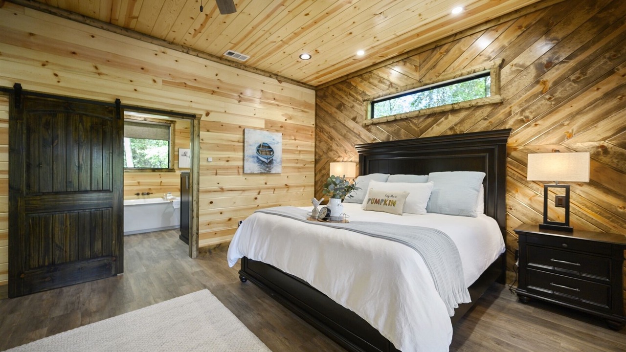 Photo of Bedroom in Hochatown
