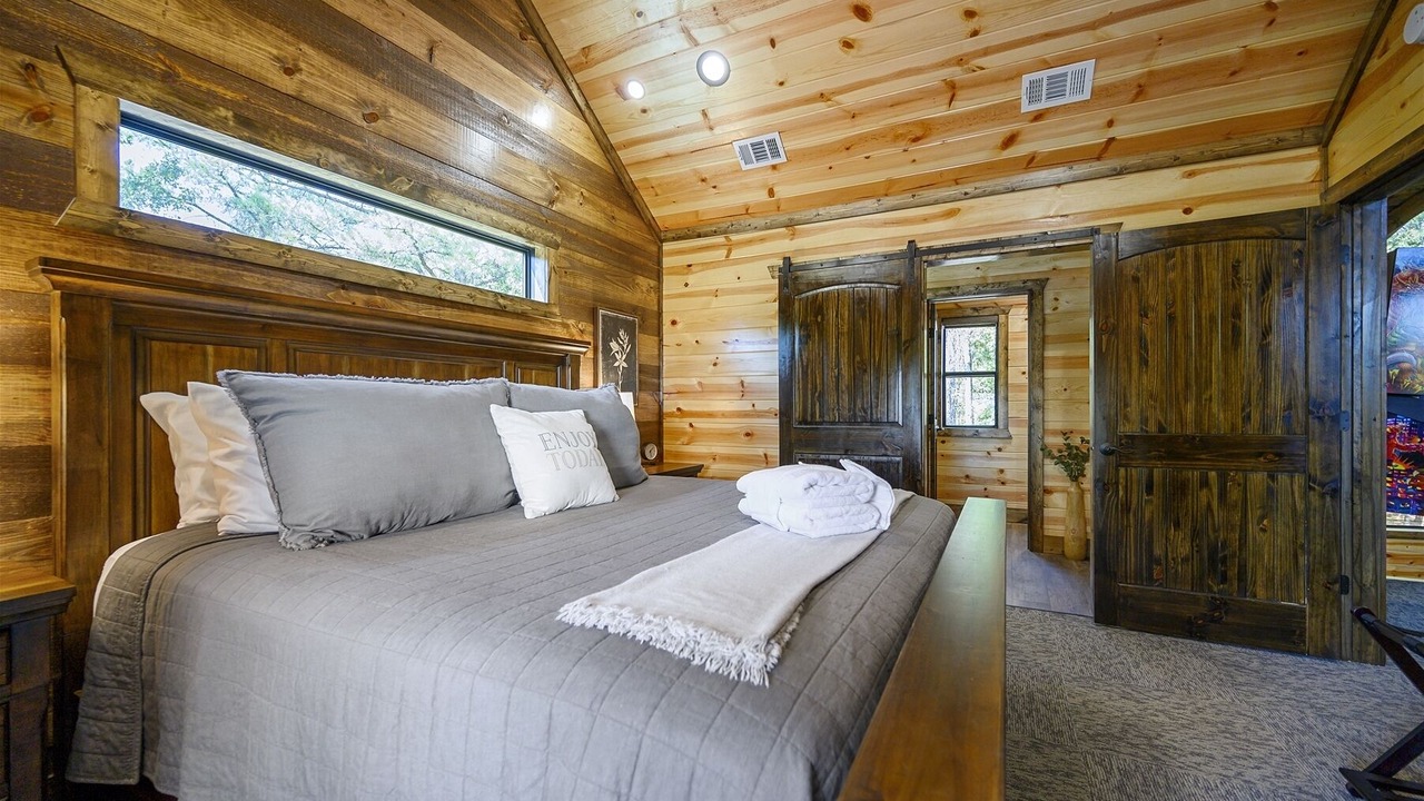 Photo of Bedroom in Hochatown