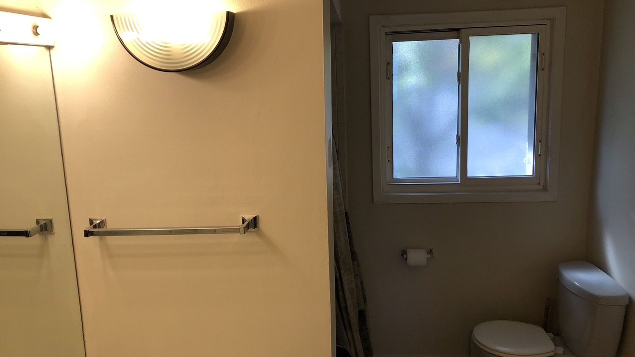 Photo of Bathroom in The Peanut