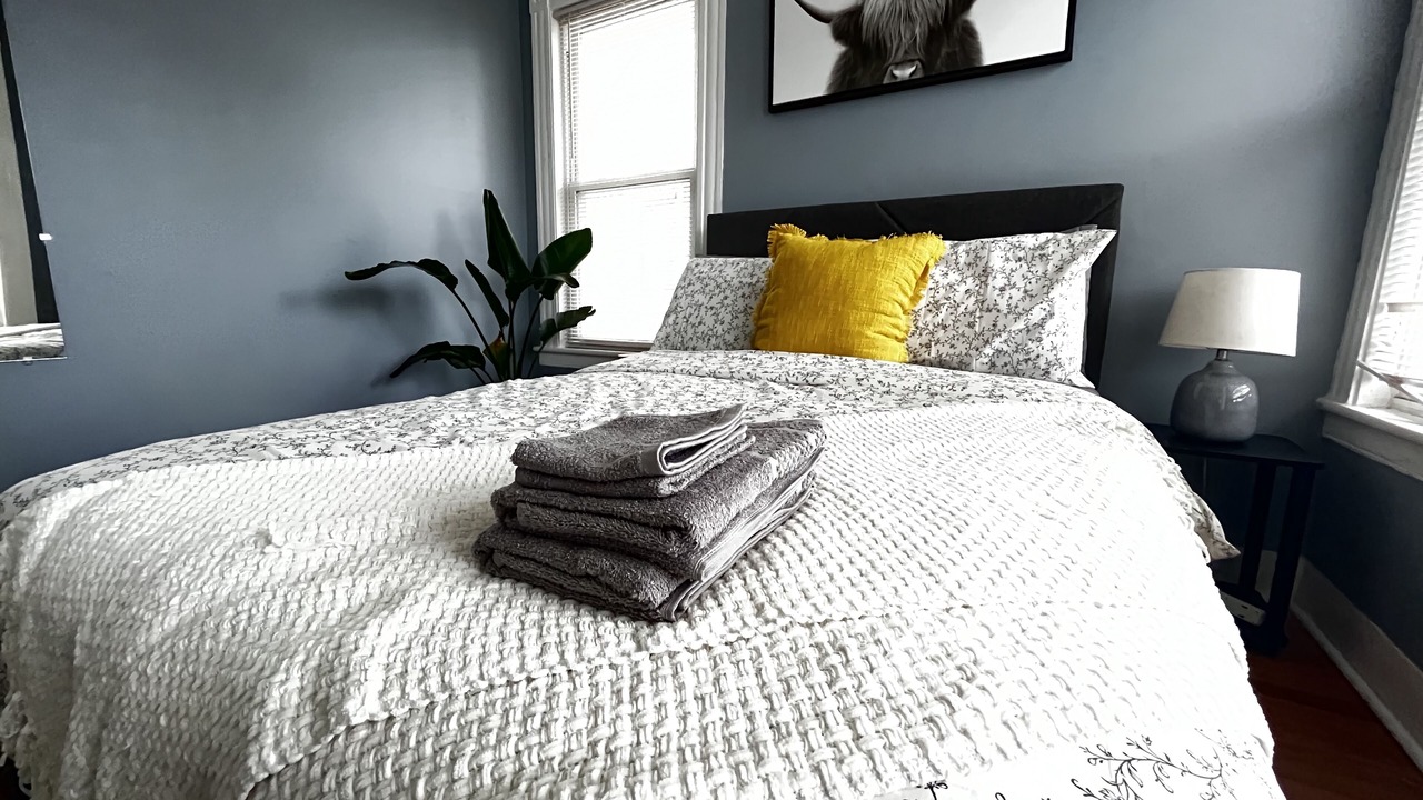 Photo of Bedroom in West End - West Side