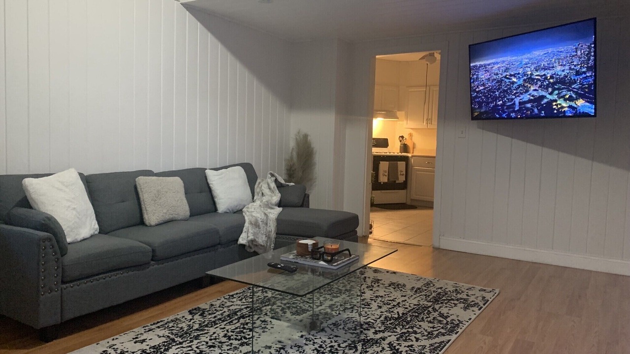 Photo of Livingroom in West End - West Side